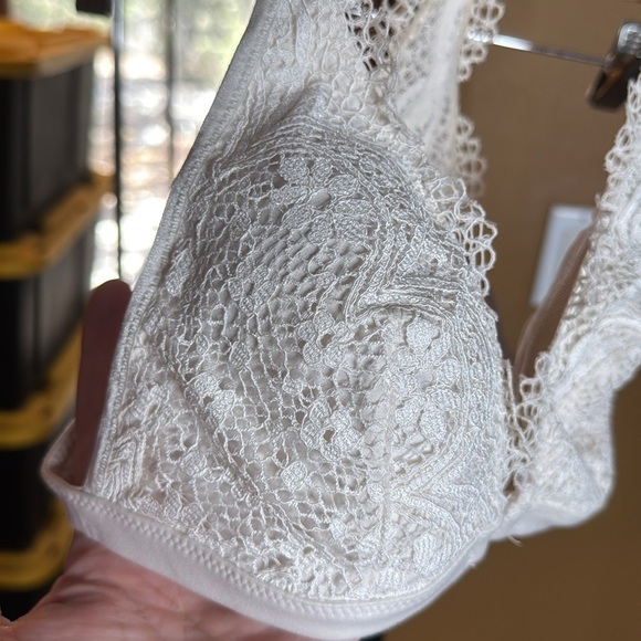 Victoria’s Secret Body by Victoria Cream Lace Bra Bralette Size Small - Picture 6 of 10